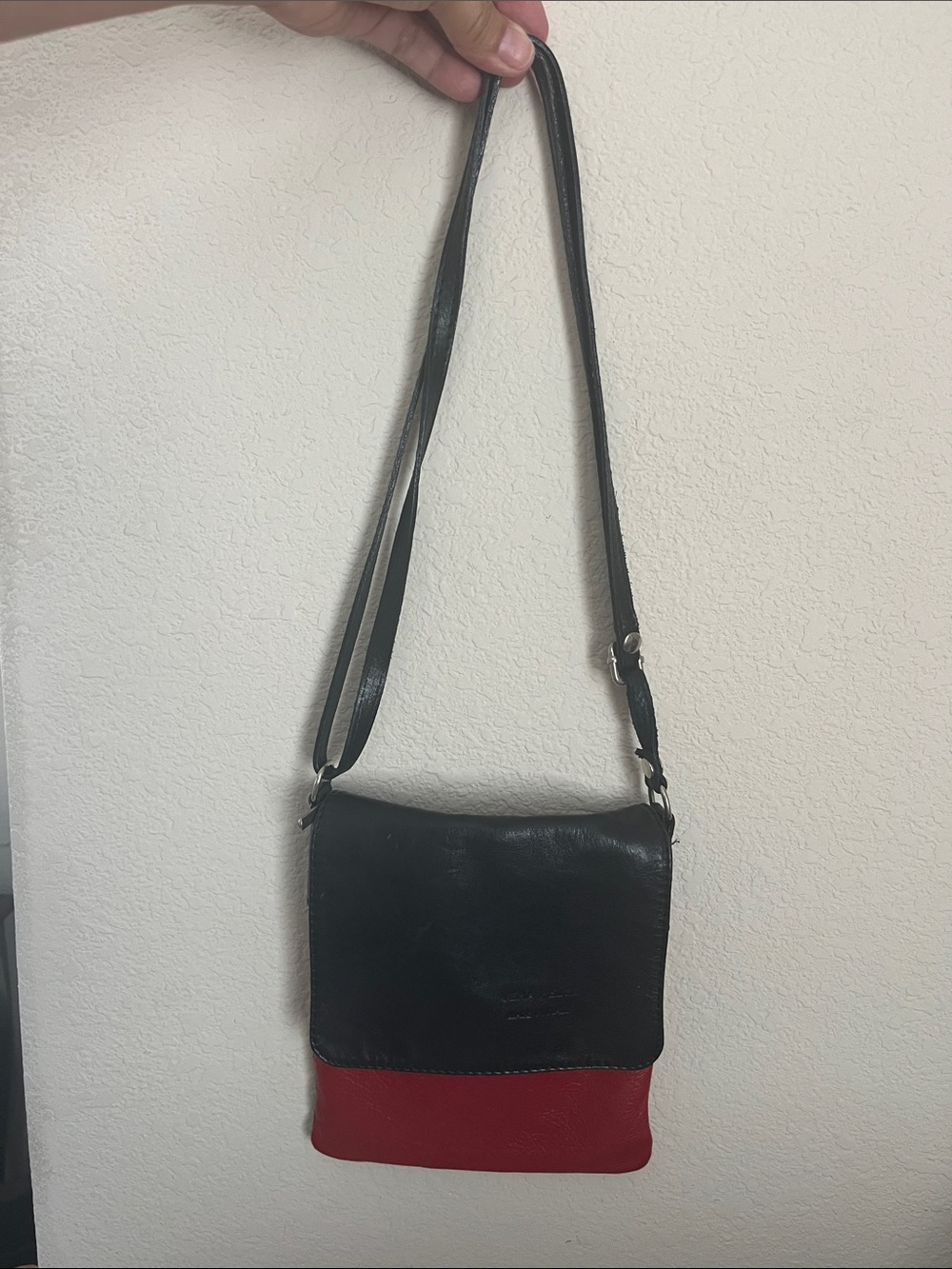 Vera Pelle Black and Red Leather Two-Tone Crossbody